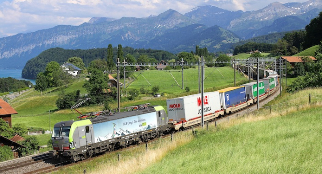 CargoBeamer eröffnet neue Strecke Lüttich–Domodossola
