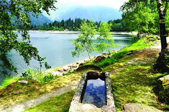 abbeveratoio con vista lago antrona