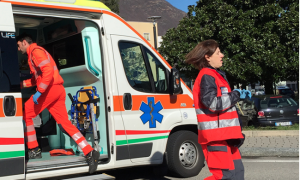ambulanza emergenza sanitari donna