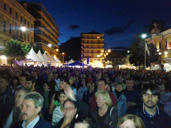 giugno insieme piazza stazione