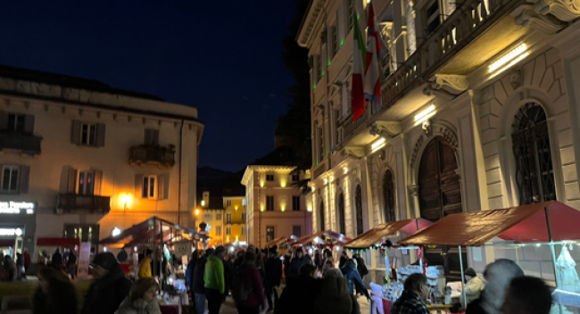 Domodossola feiert: Magische Weihnachtsmärkte laden zum Winterzauber