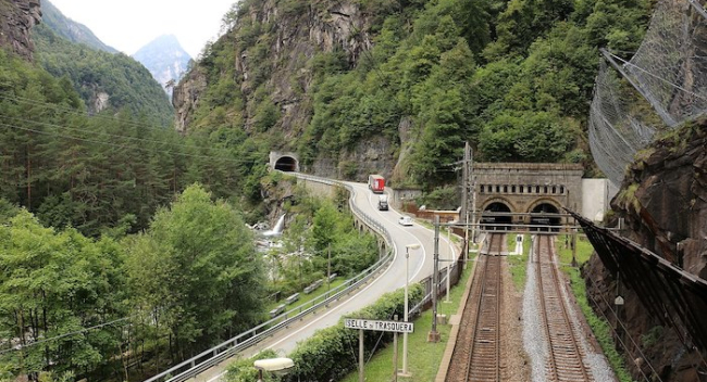 Die Simplon-Eisenbahnstrecke: Eine der wichtigsten Eingangspforten Italiens