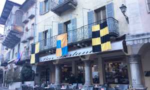 piazza mercato bandiere carnevale