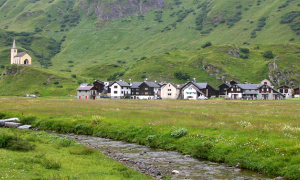 riale chiesa paese formazza case prato