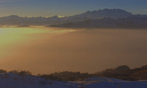 valle nebbia sole alba