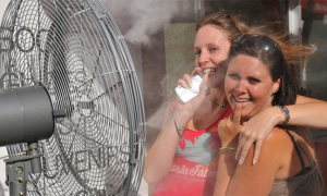 ventilatore ragazze caldo