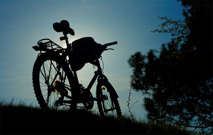 Hier kommt die "Bike Night", mit dem Fahrrad in der Nacht von Mailand zum Lago Maggiore