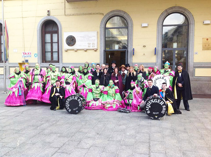 Strassenfasnacht in Domodossola mit den Rafjifäger Brig