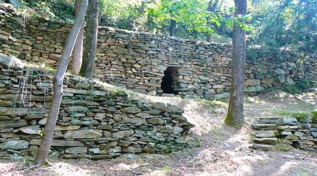 valle dei cani montecrestese menhir