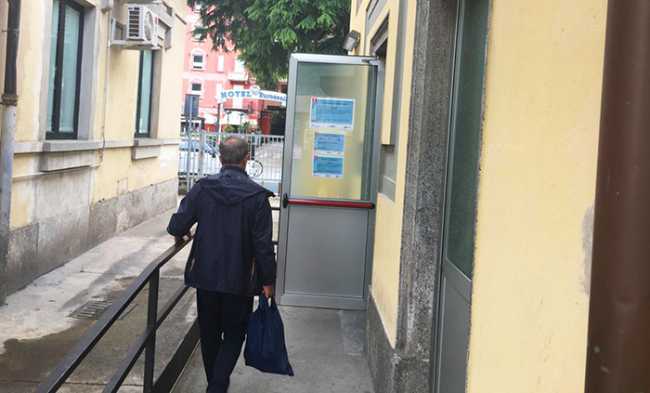 bagno stazione scuro