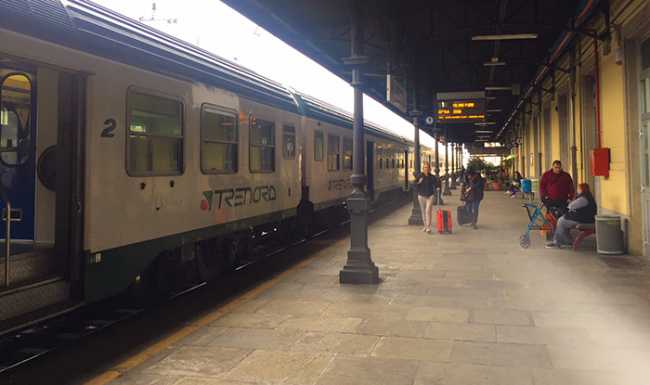 treno stazione binario uno