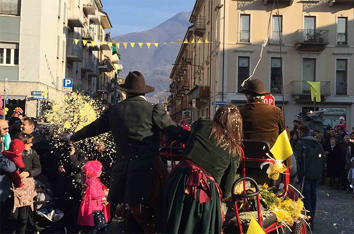 Fasnacht von Domodossola: Am 3. März gibt es Polenta auf der Piazza und den Umzug