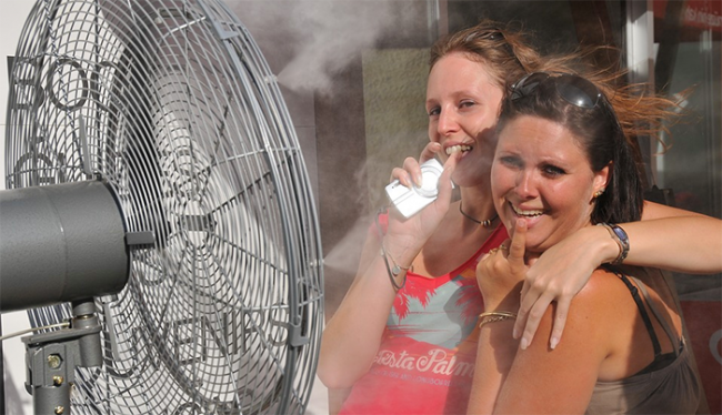 ventilatore ragazze caldo