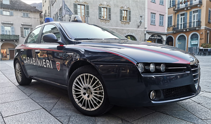 Betrunken am Steuer eines Traktors durch die Stadt, ein Mann wurde von den Carabinieri bestraft
