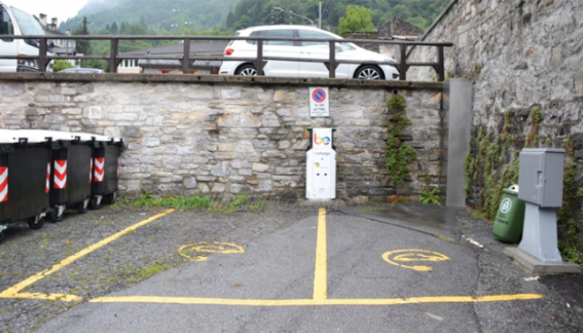 Im Anzasca ist die erste Ladesäule für E-Autos des Tals tätig.