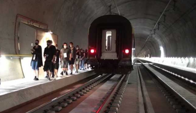 Es wurden die 120 Komparse gefunden für die grenzüberschreitenden Manöver im Simplontunnel 