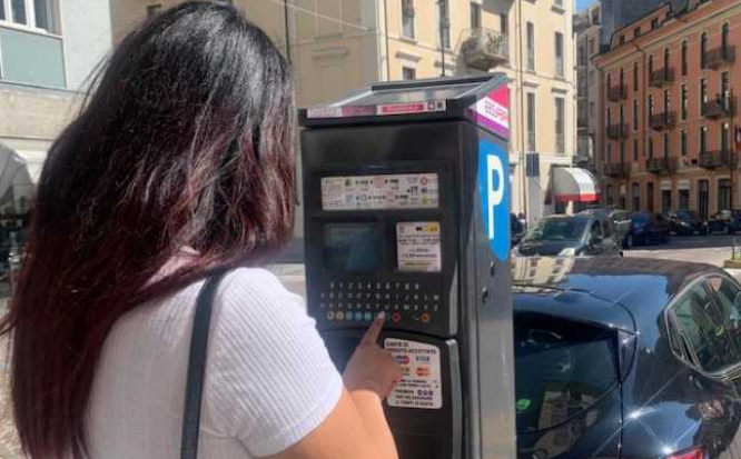 Die Parkplätze in Domodossola werden gebührenpflichtig: 1 Euro per Stunde