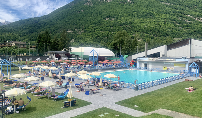 Am Start die Sommer-Saison für die Schwimmbäder in Domodossola. Neuheit: das Padel-Tennis